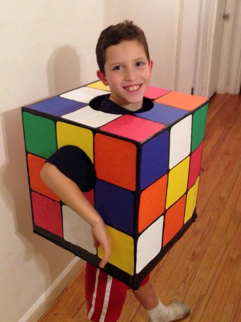 Rubik's Cube Costume DIY Costumes Beginning With R, Nerdy Halloween Costumes, Rubiks Cube Costume, Diy Halloween Costumes For Girls, Ashley Brown, Rubix Cube, Diy Costumes Kids, Diy Kostüm, Homemade Costumes