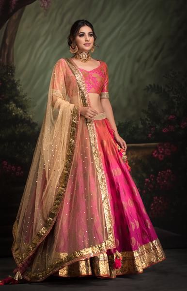 Shaded Lehenga with Banarsi with foiled blouse clubbed with Mukaish gold dupatta. Fabric: Heavy Cotton Banarsi Lehenga, Orang India, Pengantin India, Banarasi Lehenga, Indian Outfits Lehenga, Lehnga Dress, Gaun Fashion, Salwar Kamiz, Indian Gowns Dresses