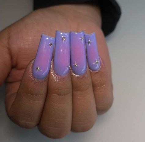 Trendy Square Nails 2024, Aura Spring Nails, Pretty Vacation Nails, Purple Pink Aura Nails, Cool Nail Inspo Square, Cute Aura Nails, Two Different Colored Hands Nails, Coffin Aura Nails, Acrylic Nails 2024 Trends