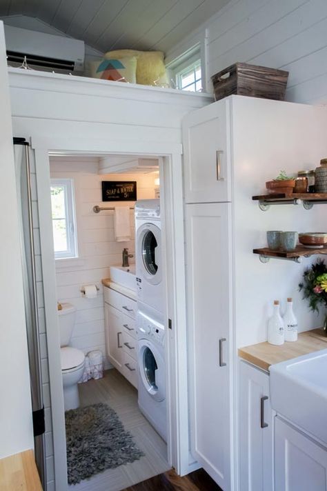 Wohne Im Tiny House, Casa Loft, Tiny House Interior Design, Shed To Tiny House, Tiny House Inspiration, Tiny House Bathroom, Casa Container, Bathroom Remodel Designs, Shed Homes