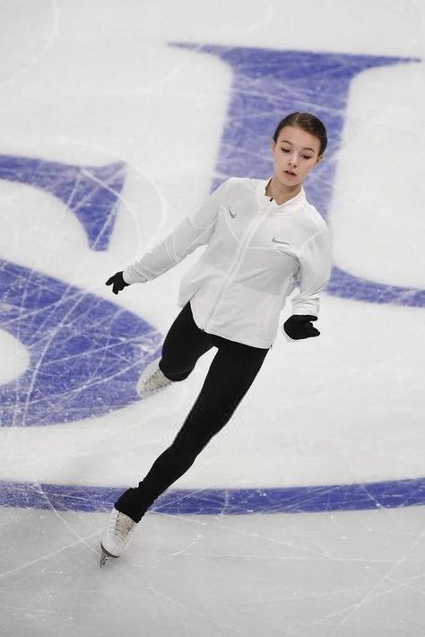 Anna Scherbakova, Skater Outfit, Figure Ice Skates, Figure Skating Outfits, Skate 3, Skating Aesthetic, Russian Figure Skater, Anna Shcherbakova, Practice Outfits