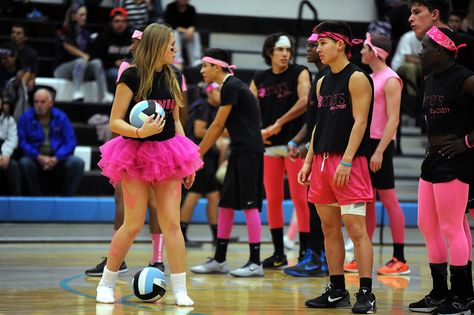 Seniors get prepared Oct. 2 for a peach fuzz volleyball game at Vista Ridge High School in Falcon School District 49. The school's seniors defeated its freshmen, sophomores and juniors during a jovial pre-homecoming volleyball tournament. Boys and girls swapped sports for the school's annual powder puff and peach fuzz games. Football players from each class level coached a girls football team, and then volleyball players took charge of a boys volleyball team. Powder Puff Game, Volleyball Team Halloween Costumes, Volleyball Game Themes Student Section, Zombie Volleyball Player Costume, High School Poms Team, Volleyball Elementary Pe, Beach Volleyball Tournament, Powder Puff Football, Team Halloween Costumes