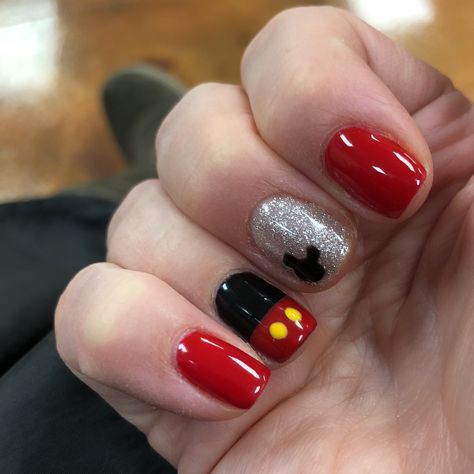 Mouse Nail Art, Mickey Mouse Nail Art, Disneyland Nails, Disney Nail Designs, Mickey Mouse Nails, Minnie Mouse Nails, Disney Acrylic Nails, Mickey Nails, Kutek Disney