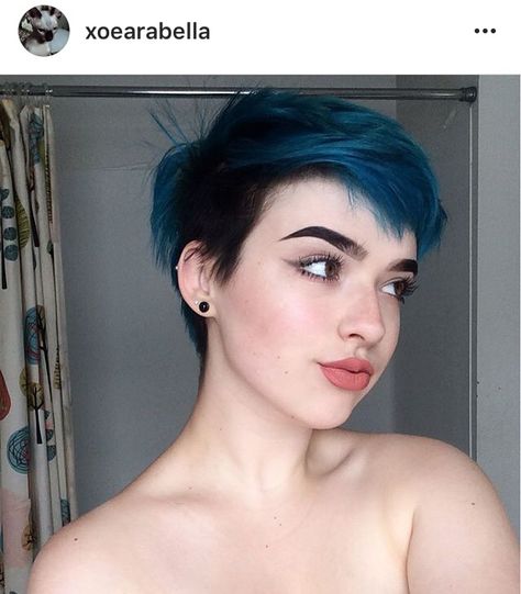 Short blue hair Xoe Arabella, Blue Hair Short, Short Blue Hair, Short Dyed Hair, Cute Pixie Cuts, Dyed Hair Pastel, Ombre Blond, Drawing Hair, Hair Cute