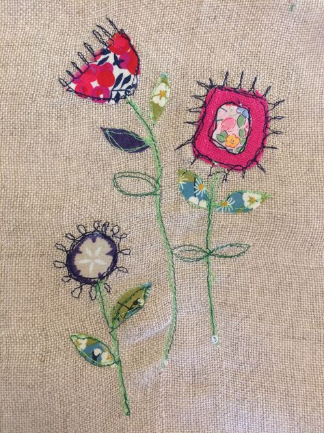 Funky flowers - free motion embroidery Freeform Embroidery Inspiration, Free Motion Embroidery Cards, Funky Embroidery Designs, Rustic Embroidery, Funky Embroidery, Free Motion Embroidery Applique, Funky Flowers, Embroider Ideas, Felt Animal Patterns