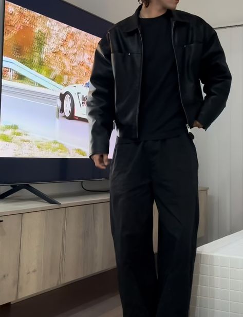 Dark Man Outfit, Night Fits Men, Men Casual Date Night Outfit, Black Fashion Outfits Men, Mens Black Button Up Outfit, All Black Winter Outfit Men, Outfit Men Inspiration, Guy Date Outfits, Classy Winter Outfits Men