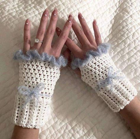 Projek Mengait, Crochet Fairy, Mode Crochet, Crochet Business, Crochet Design Pattern, Crochet Fingerless Gloves, Crochet Clothing And Accessories, Kawaii Crochet, Crochet Stitches For Beginners