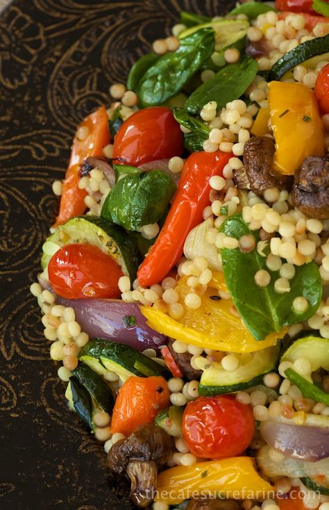 Mediterranean Roasted Vegetable  Pearl Pasta Salad by thecafesucrefarine #Salad #Mediterranean #Vegetable #Pasta Pearl Pasta, Burger Vegetarian, Sandwich Vegetarian, Garlic Dressing, Roasted Vegetable Salad, Healthy Pasta Salad, Roasted Vegetable, Cous Cous, Mediterranean Diet Recipes