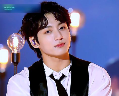 Bts V Gif, V Gif, Jeon Jungkook Photoshoot, Cartoon Girl Drawing, Jung Kook, Jungkook Cute, Foto Jungkook, Bridal Wedding Dresses, Bts Twt