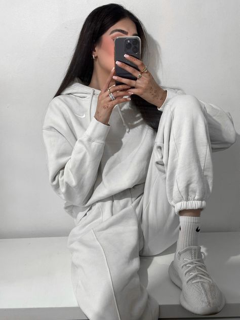 #fashion #nike #yeezy #yeezyboost #yeezyboost350 #yeezymafia #aesthetic #sportswear #sportyfashion #loungewear Nike Yeezy, Aesthetically Pleasing, Lounge Wear, Lounge, Nike, How To Wear