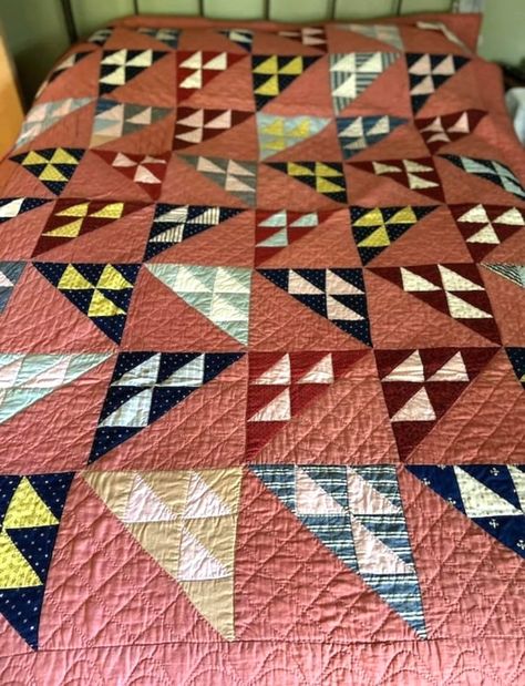 Vintage Hand Quilted Quilt Triangle Pattern Bedroom Decor - Etsy Quilt Bedroom, Hand Sewn Quilt, Quilt Sofa, Pattern Bedroom, Small Wall Decor, Cottage Quilt, Picture Quilts, Handmade Throws, Triangle Quilt