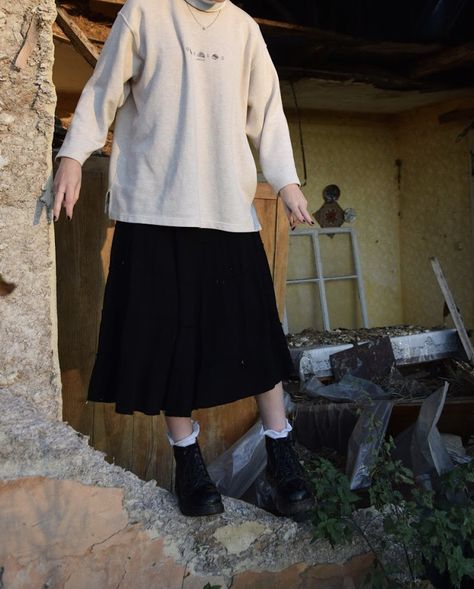 Aesthetic Long Dress Outfit, Long Skirt Uniform Aesthetic, Oversized Skirt Outfit, Masc Long Skirt Outfit, Asian Long Skirt Outfits, Long Skirt Outfits Baggy, Long Skirt Oversized Sweater, Japanese Loose Fashion, Oversized Sweater And Long Skirt Outfit