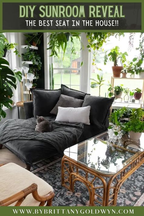 Sunroom Black Ceiling, River House Decorating Ideas Living Room, Vintage Sunroom Ideas, Sunroom Nook, Sunroom Daybed, Sunroom Plants Decor, Vintage Sunroom, Witchy Mansion, Tiny Sunroom