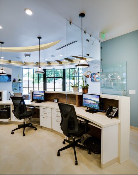 Dental Office Front Desk Design, Physiotherapy Office, Dental Office Design Receptions, Orthodontic Office Design, Ortho Office, Dental Design Interior, Work Office Design, Orthodontic Office, Coastal Office