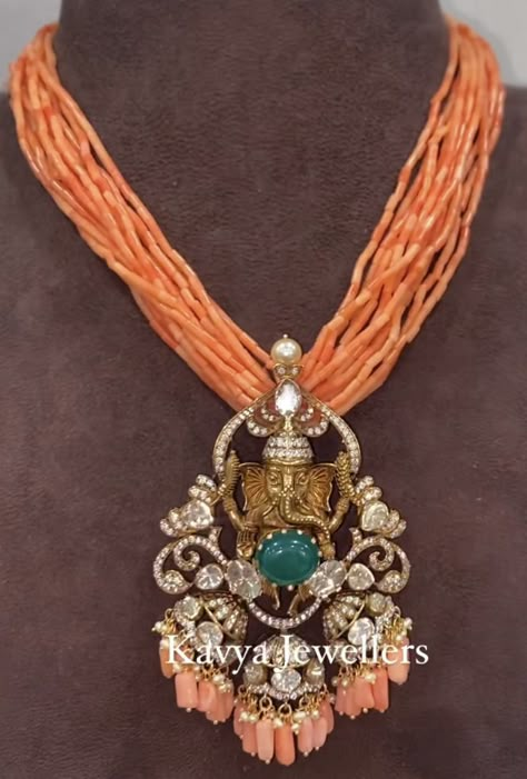 Gold Jewelry Design Indian, Coral Mala, Beaded Wedding Jewelry, Gold Jewelry Prom, Ganesh Pendant, Coral Jewelry Set, Coral Jewellery, Stone Bead Jewelry, Black Beads Mangalsutra Design