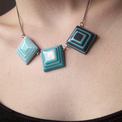 This necklace of layered paper squares by Kristin Kemper is included in a feature about her paper jewelry. Paper Beads Tutorial, Paper Beads Diy, Paper Beads Template, Paper Beads Jewelry, Make Paper Beads, Paper Bracelet, Paper Quilling Jewelry, Paper Beads Necklace, Paper Jewellery