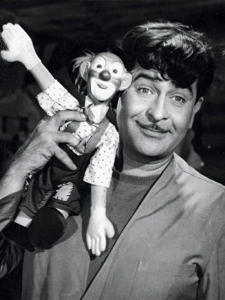 Raj Kapoor in Mera Naam Joker Mera Naam Joker, India Actor, Raj Kapoor, Rishi Kapoor, Bollywood Pictures, Film Icon, Bollywood Posters, Retro Bollywood, Bollywood Cinema