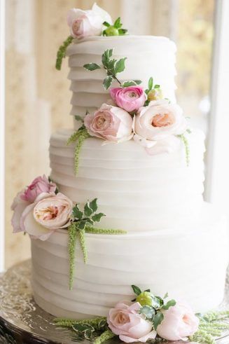 Romantic Floral Wedding Cake - Lori Kennedy Photography Spring Wedding Cake, Floral Wedding Cake, Beach Wedding Cake, Floral Wedding Cakes, Romantic Wedding Cake, Cake Blog, Simple Wedding Cake, Cool Wedding Cakes, Elegant Wedding Cakes