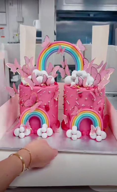 Rainbow Cake Decoration, Rainbow Baking, Rainbow Cake Recipe, Idea Cake, Rainbow Layer Cakes, Rainbow Desserts, Tall Cake, Baby First Birthday Cake, Rainbow Birthday Cake