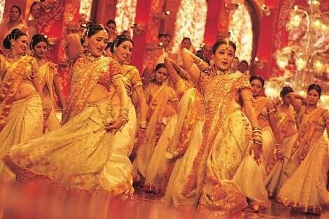 Dola Re Dola song Best Bollywood Movies, Cult Classic Movies, Kuch Kuch Hota Hai, Princess And The Pauper, Sanjay Leela Bhansali, Swinging London, Bollywood Party, Asian Inspiration, Aishwarya Rai Bachchan