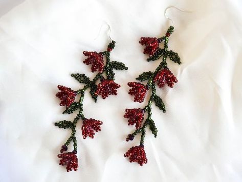 MyBeadsJewelry - Etsy France Beaded Flowers Patterns, Бисер Twin, Seed Bead Crafts, Seed Bead Flowers, Indie Jewelry, Beaded Leaf, Bead Charms Diy, Beaded Crafts, Bead Work Jewelry