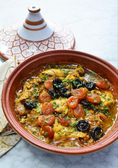 Moroccan Chicken With Apricots, Apricot Chicken Tagine, Moroccan Apricot Chicken, Moroccan Chicken Tagine Recipes, Recipes With Prunes, Chicken Tagine Recipes, Iftar Ideas, Moroccan Chicken Tagine, Moroccan Chicken Recipe