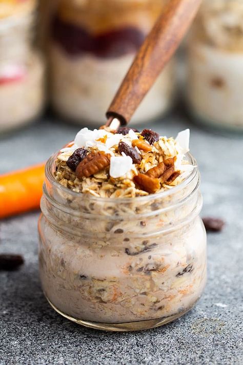 These easy Carrot Cake Overnight Oats are made with chewy rolled oats, crunchy pecans, hearty grated carrots, warm cinnamon and more! The whole family will fall in love with this foolproof make-ahead breakfast. Gluten-free, dairy-free and vegan with keto & low-carb options. Tasty Overnight Oats, The Best Overnight Oats, Best Overnight Oats, Carrot Cake Overnight Oats, Cake Overnight Oats, Overnight Oats Recipe Easy, Best Overnight Oats Recipe, Healthy Carrot Cake, Overnight Oats Recipes