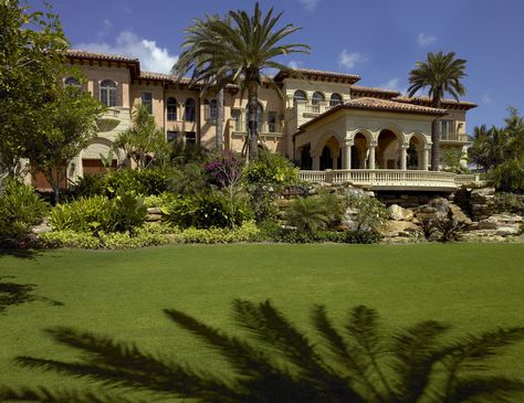 Tuscan Homes, Mediterranean Homes Exterior, Mediterranean Mansion, Luxury Homes Exterior, Mediterranean Luxury, Mediterranean Interior, Amazing Homes, Florida Design, French Style Homes