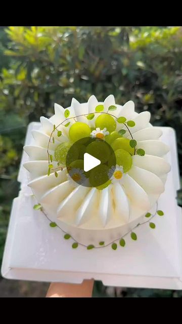 Tiny Layer Cake, Unique Baby Shower Cakes, Initial Cake, Cake Design Tutorial, Thematic Cake, Cake Techniques, Unique Baby Shower, Home Baking, Specialty Cakes