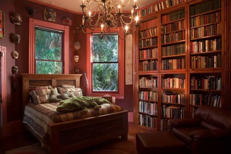 This decadent New Orleans mansion. Biggest Bedroom, Book Lovers Bedroom, New Orleans Mansion, Bedroom Library, Library Bedroom, Private Library, Big Bedrooms, Beautiful Library, Queen Size Bed