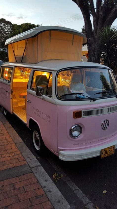 Retro Auto, Vintage Vw Bus, Combi Volkswagen, Combi Vw, Van Life Diy, Vw Vintage, Girly Car, Vintage Vw, Pink Car