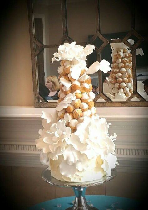 Crocembouche Wedding Cakes, Croquembouche Wedding Cake, Croquembouche Wedding, Doughnut Tower, Persian Weddings Sofreh Aghd, Donut Decorating Ideas, Strawberry Tower, Macaroon Cake, White Desserts