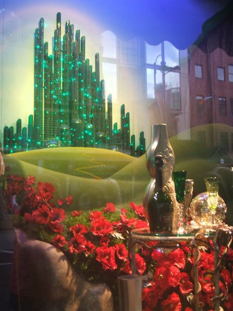 harrods wizard of Oz window - Google Search Wizard Of Oz Window Display, Window Wonderland, Wicked Party, Wizard Of Oz Decor, Dream Salon, The Scarecrow, Visual Merchandising Displays, Land Of Oz, The Wonderful Wizard Of Oz