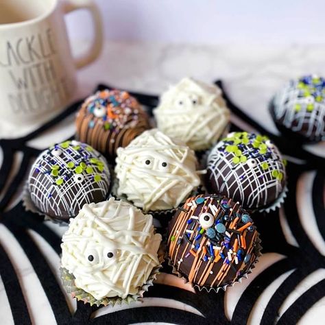 Halloween Cake Truffles, Brownies Ideas, Diy Hot Chocolate, Halloween Party Treats, Witch Photos, Hot Chocolate Gifts, Halloween Food Treats, Halloween 3, Halloween Chocolate