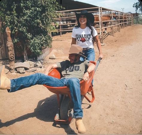 Rodeo Couples Goals, Country Best Friend Pictures, Recreate Pictures, Country Best Friends, Country Couple Pictures, Foto Cowgirl, Country Couple, Country Relationships, Cute Country Couples