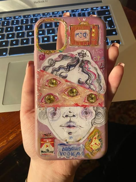 Image Halloween, Creative Iphone Case, Collage Phone Case, Pretty Phone Cases, Arte Sketchbook, Arte Inspo, Aesthetic Phone Case, Hand Holding, Diy Phone