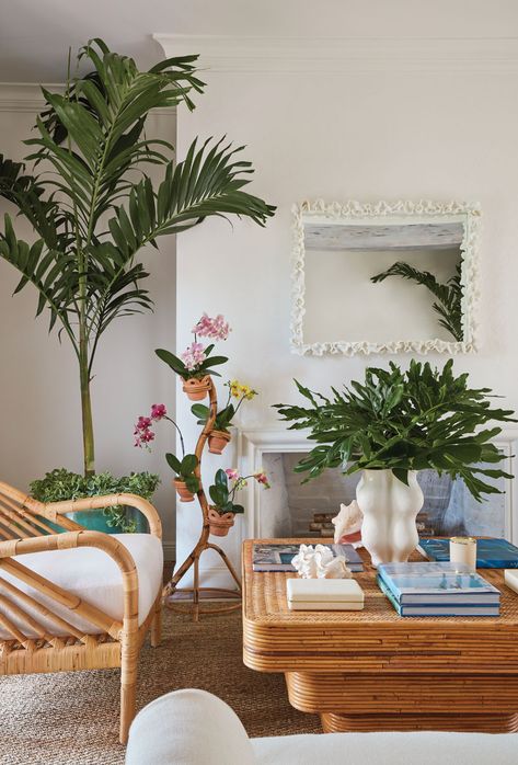 Best Patio Furniture, Colony Hotel, Palm Beach Decor, Plant Friends, The Colony Hotel, Aerin Lauder, Beachy Room, Palm Beach Style, Florida Condos