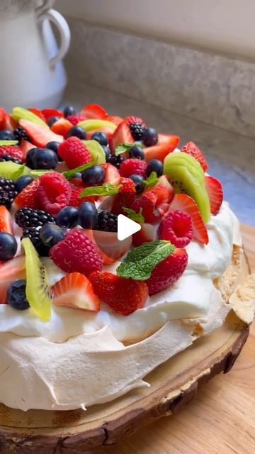 Pavlova Dessert, Anna Pavlova, Pavlova Recipe, Fruit In Season, Desserts To Make, Lemon Curd, Pavlova, Perfect Desserts, Summer Desserts