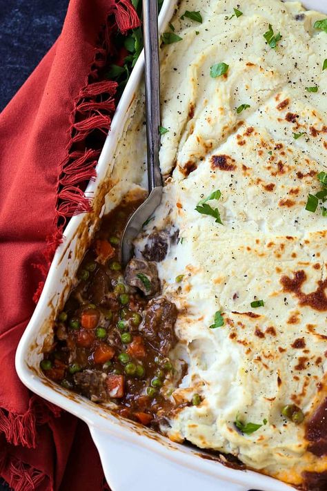 This Guinness Shepherd\'s Pie is perfect for your St. Patrick\'s Day dinner or any night you need a comforting, hearty meal!! #shepherdspie #beefcasserole #stpatricksday #casserolerecipe #beef Beef Tater Tot Casserole, Thick Beef Stew, Shepherd's Pie Recipe, Hearty Beef Stew, Shepherds Pie Recipe, Good Roasts, Making Mashed Potatoes, Beef And Potatoes, Beef Stew Meat