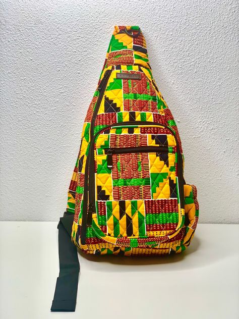 Afro Clothes, African Inspired Decor, Table Cloth Decorations, African Bag, Book Binding Diy, Denim Bags, Wax Fabric, Bright Eye, Denim Bag