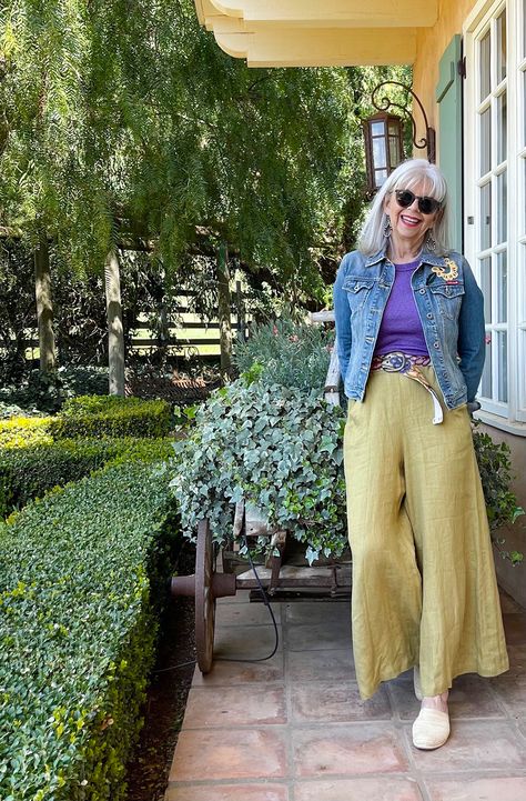 Spring Fashion Over 50, Over 50 Fashion, Cindy Hattersley, Yellow Pants, Ageless Style, Weekly Outfits, Over 50 Womens Fashion, Michael Stars, Cotton Leggings