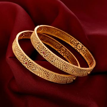 Modern women deserve stylish bangles to suit their personalities. We have a vast collection of contemporary bangle designs in gold, platinum, silver and rose gold designs. Stylish Bangles, Bangles Diamond, Kalyan Jewellers, Modern Bangle, Ladies Bangles, Goddess Aesthetic, New Gold Jewellery Designs, Diamond Bangles, Gold Earrings Models