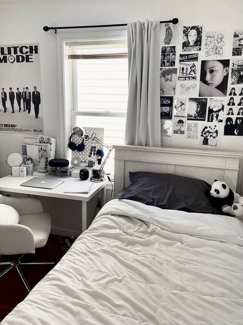 Room White Aesthetic, Cozy Gray Bedroom Ideas, Black And White Room Aesthetic, Adult Room Decor, Acubi Room, Black And White Room, Monochrome Room, Room Black And White, Bedroom Makeovers