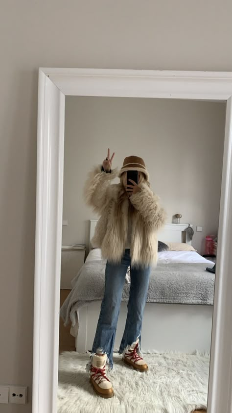 Sherpa Boots Outfit, Green Parka Outfit, Sherpa Boots, Parka Outfit, Winter Vacation Outfits, Cute Girly Outfits, Snow Style, Drip Fits, Nashville Hot