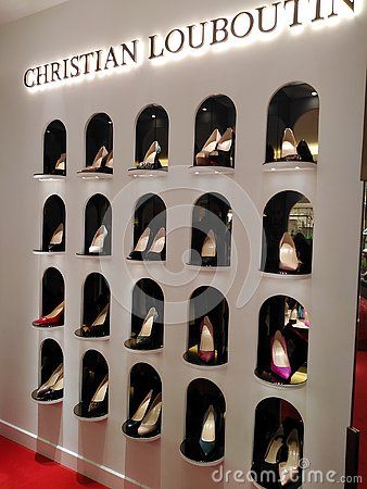 Shoe Brand Name Ideas, Footwear Display Ideas, Footwear Showroom, Shoe Showcase, Shoes Showroom, Fashion Window Display, Fashion Display, Shoe Store Design, Store Decoration