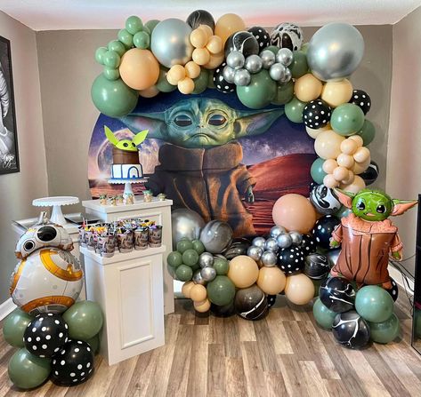 Grogu Balloon Arch, Baby Yoda Birthday Party Decorations, Baby Yoda Birthday Party Ideas, Yoda Happy Birthday, Mandalorian Birthday, Star Wars Theme Birthday, Baby Joda, Decoracion Star Wars, Theme Baby Shower Ideas