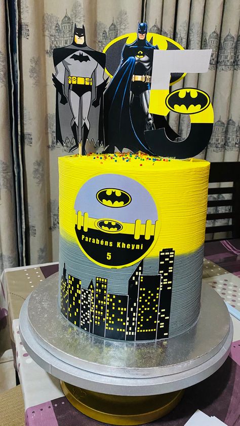 Batman Cakes For Boys, Easy Batman Cake, Batman Themed Birthday Party, Batman Cake Topper, Bunny Birthday Cake, Pj Masks Birthday Party, Shoe Template, Batman Cake, Batman Birthday Party