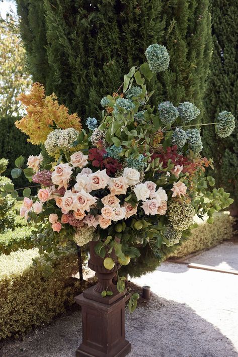 Ceremony Urns Wedding, Dramatic Wedding Florals, Garden Style Centerpieces, Elevated Centerpiece, Vineyard Dinner, Christian Walker, Bridal Florals, Reception Florals, Arrangement Flowers