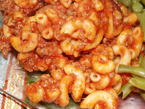 Paula Deen’s – Bobby’s Goulash – What's for Dinner Moms? Paula Deens Goulash Recipe, Goulash Paula Deen, Golashes Recipes, Paula Deen Recipes, Goulash Recipes, Buttermilk Fried Chicken, Dinner Entrees, Paula Deen, Goulash