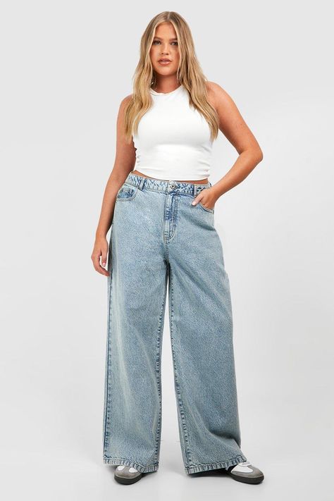 Womens Plus Basics Straight Leg Jeans - Blue - 22 - There's nothing more classic than a t-shirt and straight leg jeans. And if you're looking for classic jeans in plus sizes, we've got them! This pair of plus size straight leg jeans are the same width from the knee to the ankle, balancing body proportions in one versatile pair of pants. The slim fit means this pair of plus size straight jeans are neither baggy nor tight and extra comfortable. Cut to be the perfect fit, we can't wait to see you w Plus Jeans Outfit, Plus Size Straight Leg Jeans, Outfits Con Jeans, Body Proportions, Curvy Jeans, Loose Jeans, School Fits, Classic Jeans, Straight Fit Jeans